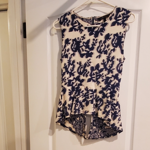 BCBGMaxAzria peplum sleeveless with zipper navy and ivory top - Picture 1 of 4